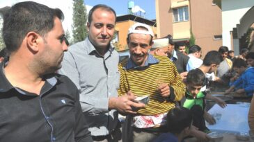 REYHANLI’DA CUMA NAMAZI ÇIKIŞI AŞURE İKRAMI