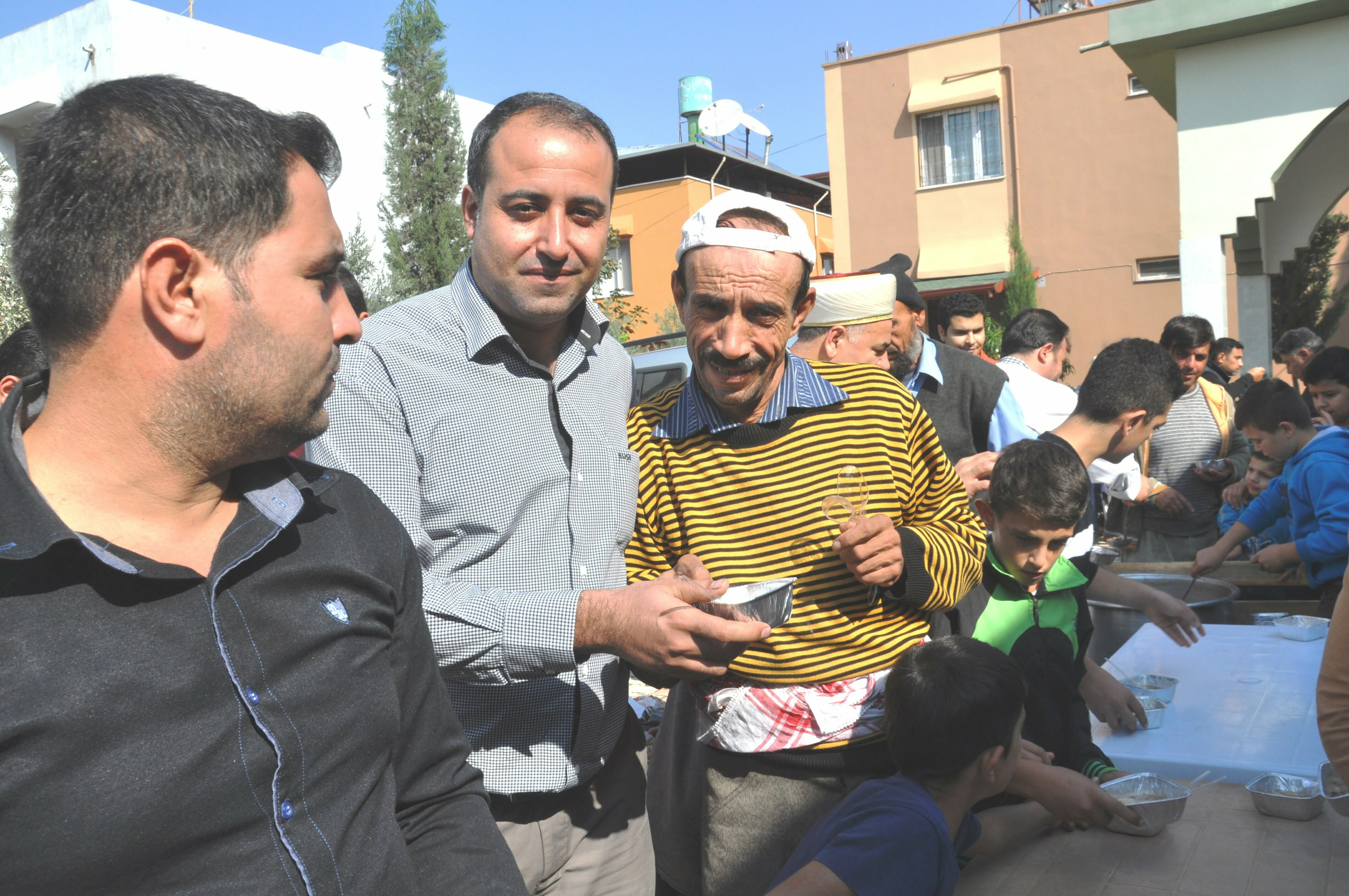 REYHANLI’DA CUMA NAMAZI ÇIKIŞI AŞURE İKRAMI