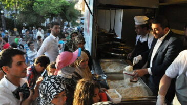 Reyhanlı’da 2500 Kişiye İftar Yemeği