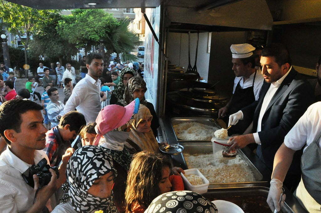 Reyhanlı’da 2500 Kişiye İftar Yemeği