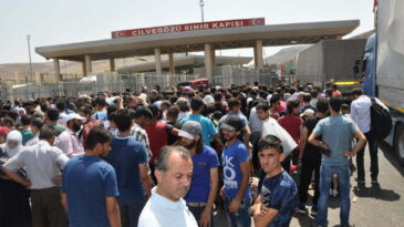 Suriyeliler bayramlaşmaya gidiyor