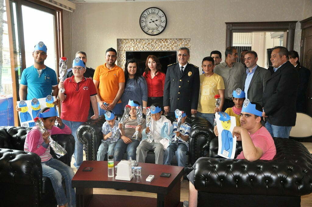 ÖĞRENCİLERDEN EMNİYETE ZİYARET