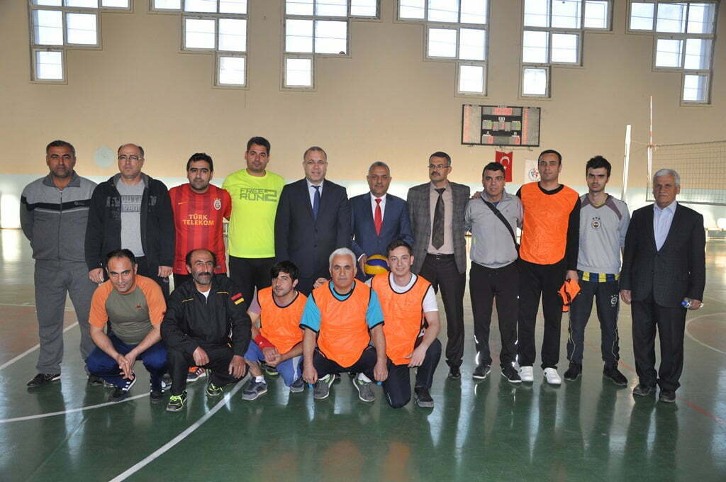 Kurumlar arası voleybol bahar turnuvası başladı