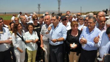 CHP’li Vekiller Suriye Sınırında Barış Güvercini Uçurdu