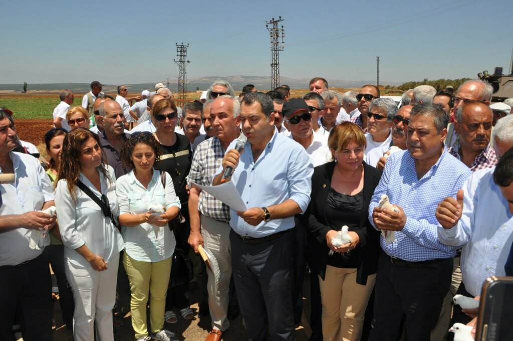 CHP’li Vekiller Suriye Sınırında Barış Güvercini Uçurdu