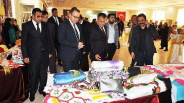 Bir yıllık el emekleri sergilendi