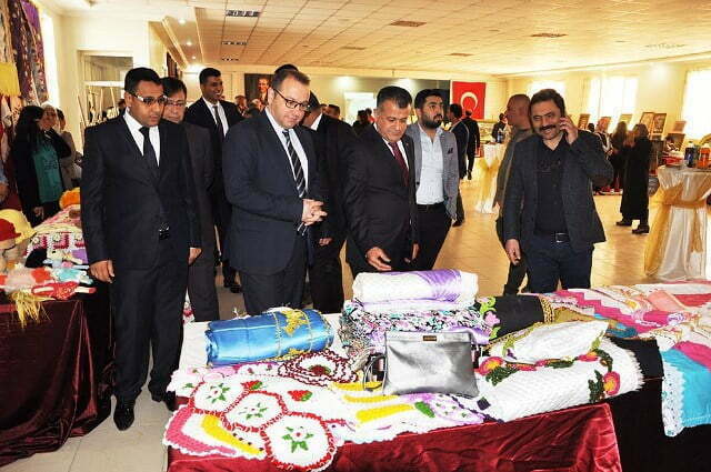 Bir yıllık el emekleri sergilendi