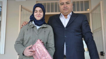 ŞİİR VE KOMPOZİSYON ŞAMPİYONLARI  KIZ TEKNİK VE MESLEKİ ANADOLU LİSESİNDEN