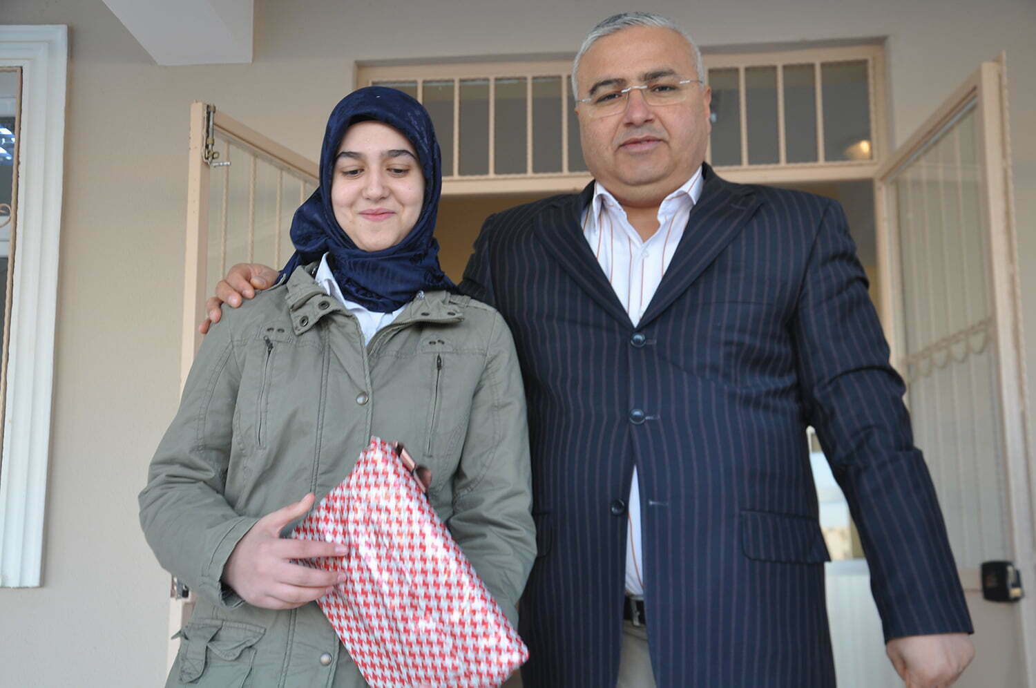ŞİİR VE KOMPOZİSYON ŞAMPİYONLARI KIZ TEKNİK VE MESLEKİ ANADOLU LİSESİNDEN