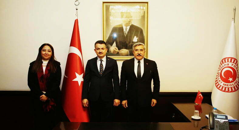 ÇİFTÇİLERİN SORUNUNU BAKAN’A İLETTİLER