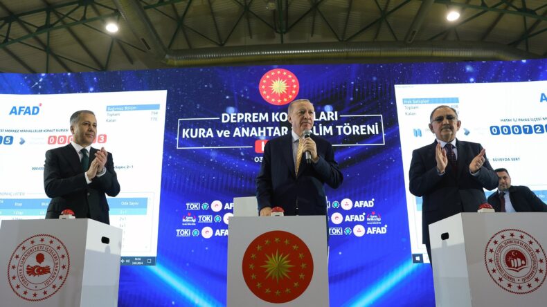 Cumhurbaşkanı Erdoğan, Hatay’da kura çekim ve konut teslim törenine katıldı