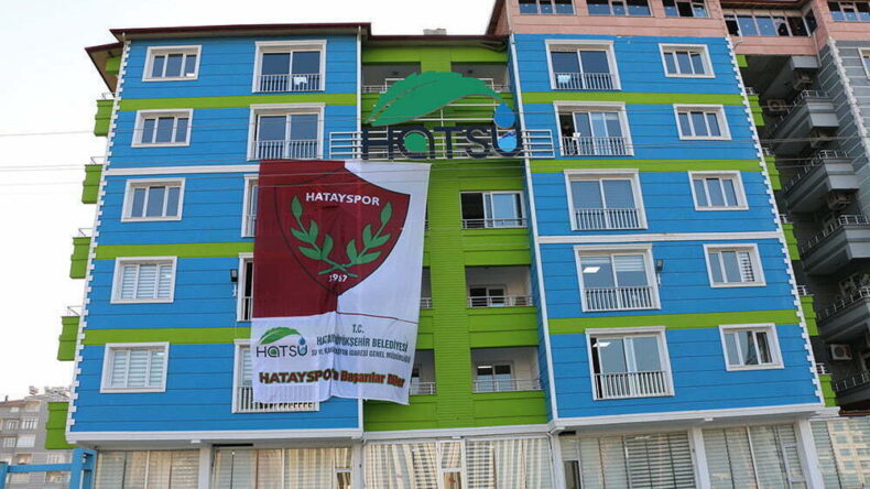 HATSU’DAN HATAYSPOR’A DEV BAYRAKLI DESTEK