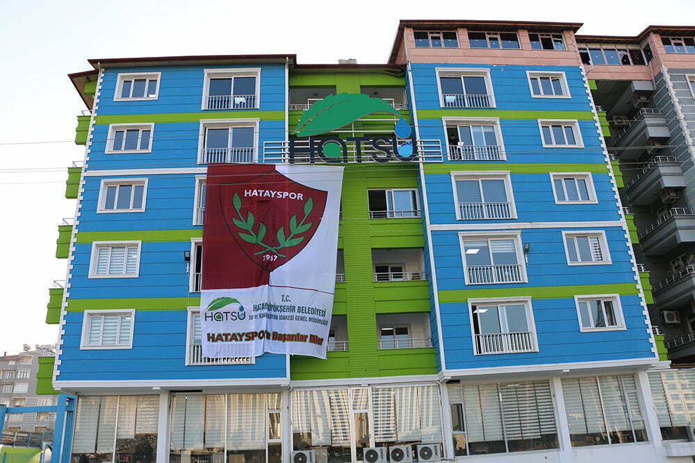 HATSU’DAN HATAYSPOR’A DEV BAYRAKLI DESTEK