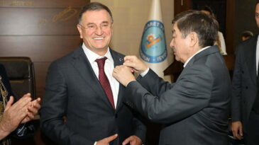 SAVAŞ: ABAY MADALYASINI HATAY HALKI ADINA ALDIM