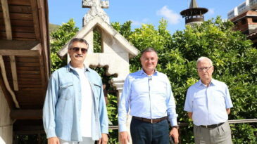 HBB BAŞKANI SAVAŞ, ESKİ BAKAN TÜZMEN’E HATAY’I TANITTI