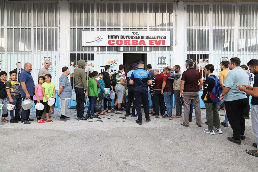 HBB’DEN SICACIK ÇORBA VE EKMEK İKRAMI