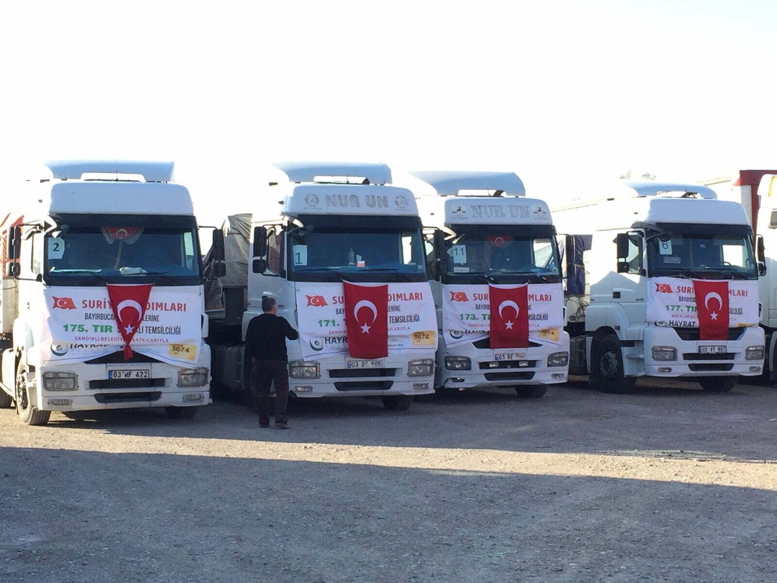 Bayırbucak Türkmenlerine Yardımlar sürüyor