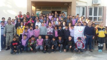 Jandarma ve İl Sağlık Müdürlüğü ekipleri “Yaşama Yol Ver” Seminerleri düzenledi