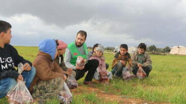 Suriye’deki yetim ailelerine et yardımı