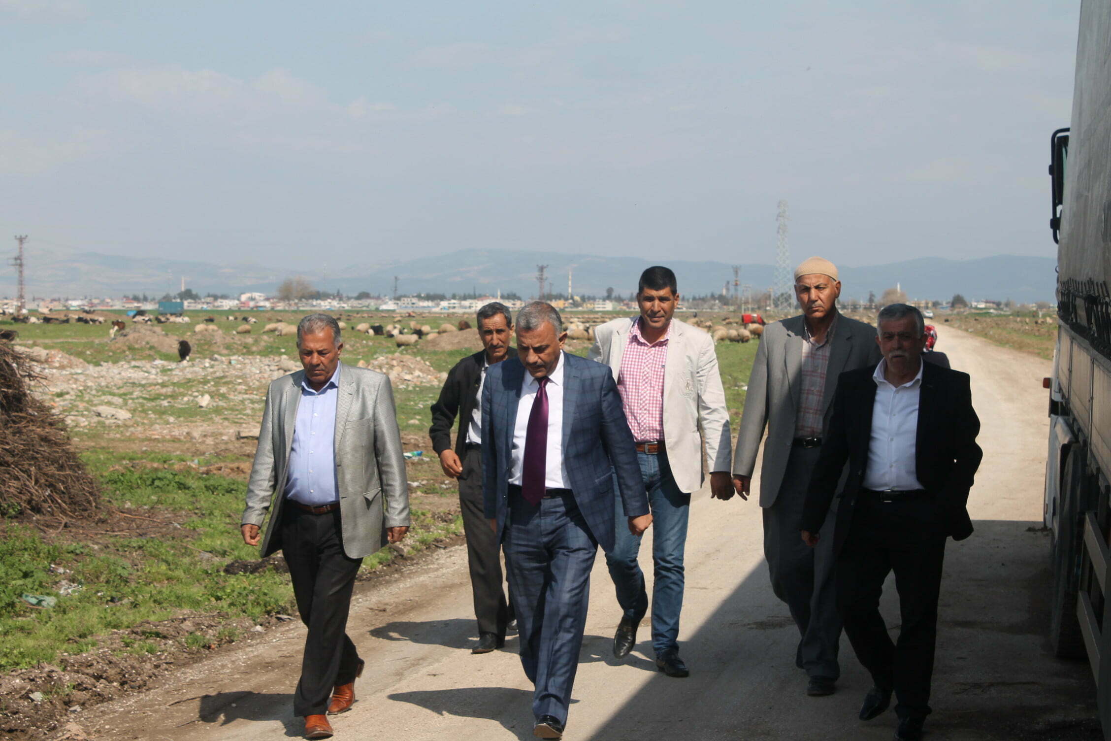 BELEDİYE BAŞKANI HÜSEYİN ŞANVERDİ; UZUNKÖY MAHALLESİNDE YAPIMI DEVAM EDEN PARKE TAŞI DÖŞEME İŞİNİ YERİNDE İNCELEDİ