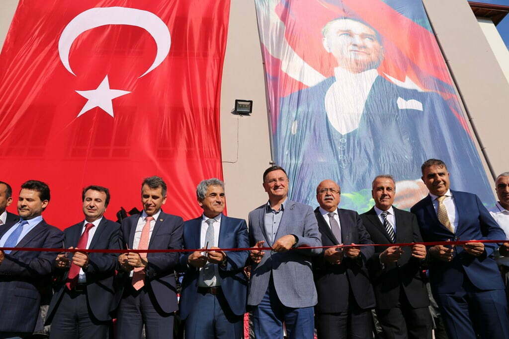 HBB’DEN LİSE ÖĞRENCİLERİNE MEZUNİYET HEDİYESİ