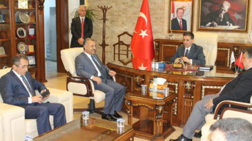 HATAY VALİSİ REYHANLI BELEDİYESİ’Nİ ZİYARET ETTİ
