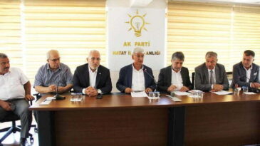 MECLİS GRUP TOPLANTISINDA KONUŞAN AK PARTİ HATAY İL BAŞKANI MEHMET YELOĞLU: Hizmetleri tıkayan değil, yardımcı olan bir ekip olacağız