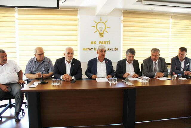 MECLİS GRUP TOPLANTISINDA KONUŞAN AK PARTİ HATAY İL BAŞKANI MEHMET YELOĞLU: Hizmetleri tıkayan değil, yardımcı olan bir ekip olacağız