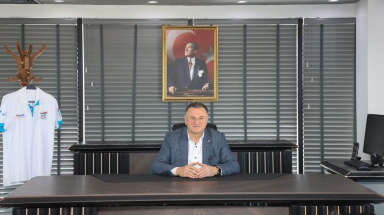 LÜTFÜ SAVAŞ: ULUSLARARASI SULARDA TÜRK BAYRAĞININ DALGALANMASI ONUR VERİCİ