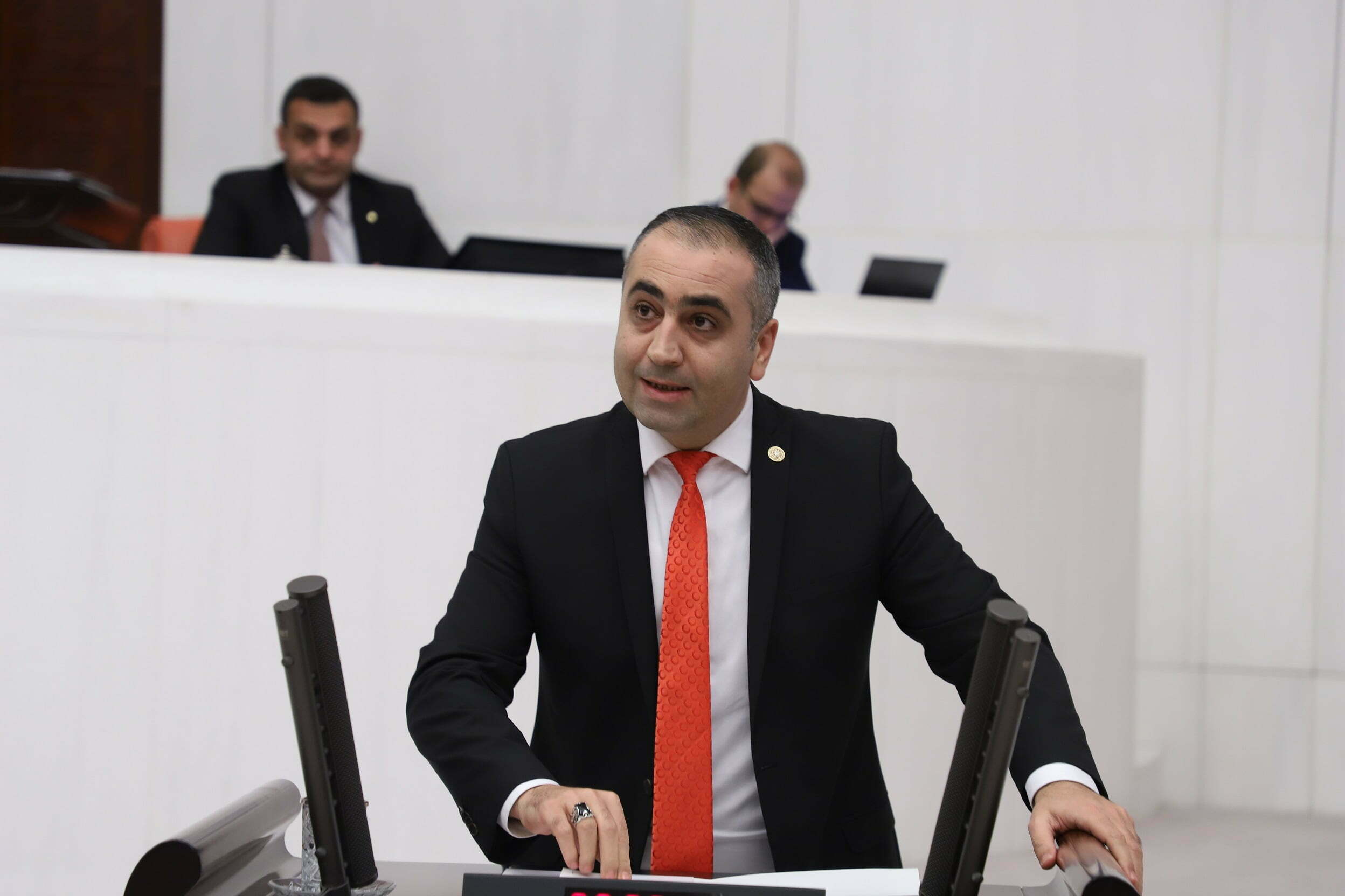 KAŞIKÇI ÇİFÇİLERİN İSTEĞİNİ BAKAN PAKDEMİRLİ’YE BİZZAT İLETTİ