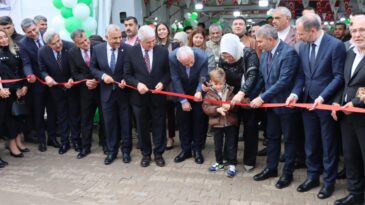 <strong>REYHANLI’DA 2. CEMİL MERİÇ İRFAN VE SANAT GÜNLERİ YOĞUN KATILIMLA BAŞLADI</strong>
