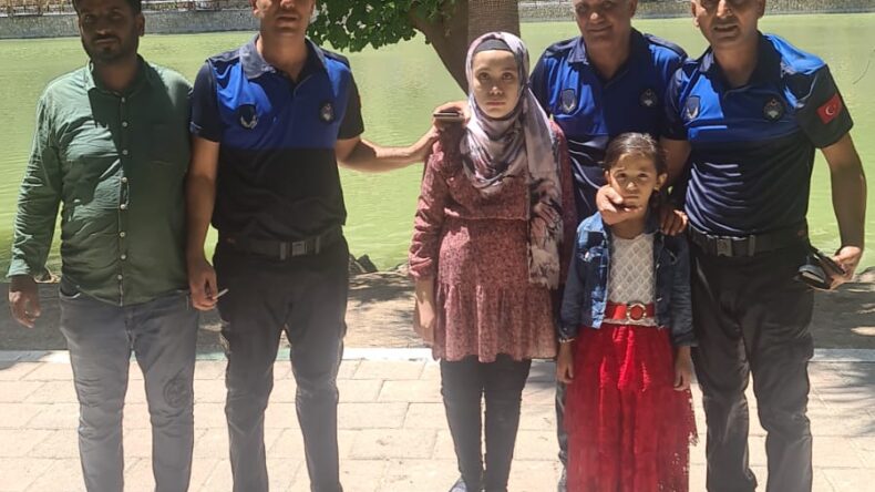 REYHANLI’DA SUYA DÜŞEN KIZ ÇOCUKLARINI BELEDİYE EKİPLERİ KURTARDI