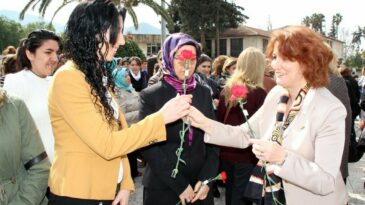 NAZAN SAVAŞ, KADINLARIN HAYATTAKİ ÖNEMİNE DİKKAT ÇEKTİ