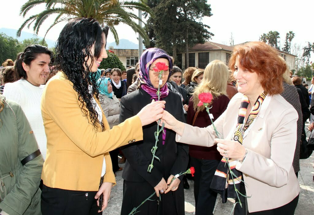 NAZAN SAVAŞ, KADINLARIN HAYATTAKİ ÖNEMİNE DİKKAT ÇEKTİ