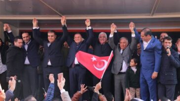 KUMLU BAŞKAN SAVAŞ’A SARILDI