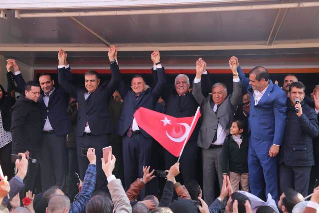 KUMLU BAŞKAN SAVAŞ’A SARILDI