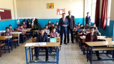 BAŞKAN HACIOĞLU’NDAN ÖĞRENCİLERE YEREL YÖNETİM DERSİ