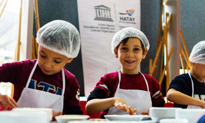 HATAY’IN İMZA TATLISINI MİNİKLER YAPTI