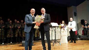 İZMİR’DE MEDENİYETLER KOROSU RÜZGARI