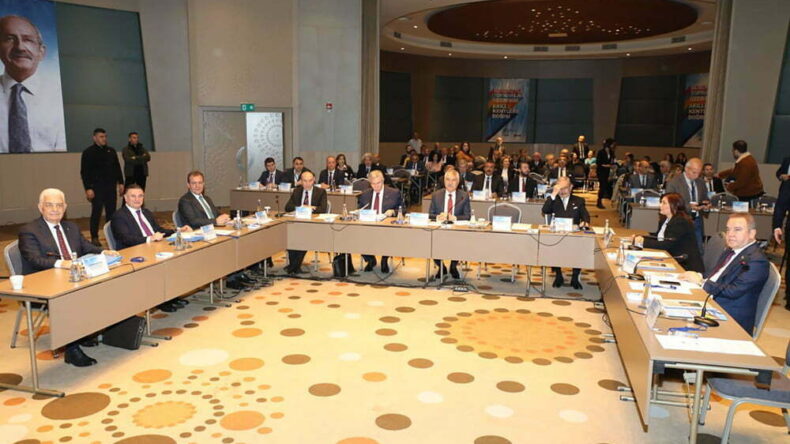 CHP’Lİ BELEDİYE BAŞKANLARI ADANA’DA BİR ARAYA GELDİ