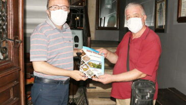 GAZETECİ KALAYCIOĞLU, BİK GENEL MÜDÜRÜ DURAN’A KİTABINI HEDİYE ETTİ