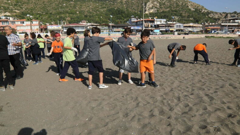 ÇOCUKLAR ‘YAŞAMIN KALBİ DENİZDE ATIYOR’ İLE BİLİNÇLENDİ