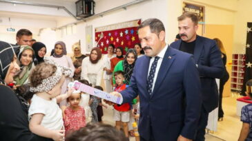 HATAY’DA YILIN İLK DERS ZİLİ ÇALINDI, 21 BİN ÖĞRENCİ DERS BAŞI YAPTI