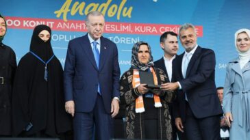 CUMHURBAŞKANI ERDOĞAN’DAN BAŞKAN ÖNTÜRK’E ÖVGÜ