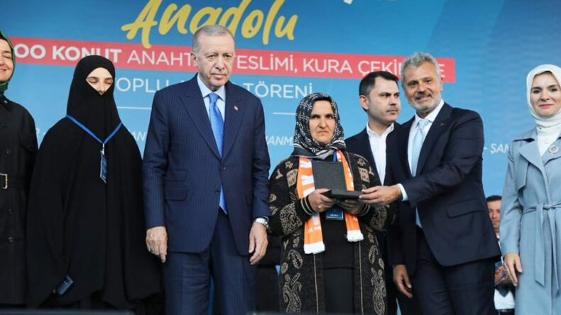 CUMHURBAŞKANI ERDOĞAN’DAN BAŞKAN ÖNTÜRK’E ÖVGÜ