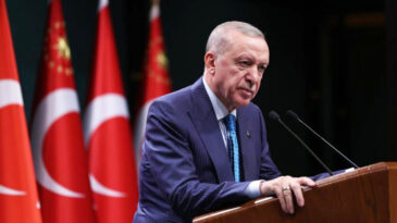 ERDOĞAN: DEPREM BÖLGELERİNDEN ELİMİZİ ÇEKMEDİK