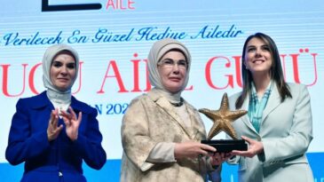 EMİNE ERDOĞAN’DAN HATAY’IN ANNESİNE ÖDÜL