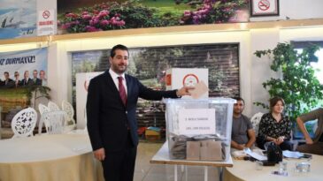 HAKAN TİRYAKİ YENİDEN CHP HATAY İL BAŞKANI SEÇİLDİ