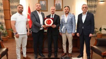 BAŞKAN TEMEL’DEN YILIN REKTÖRÜNE  ZİYARET