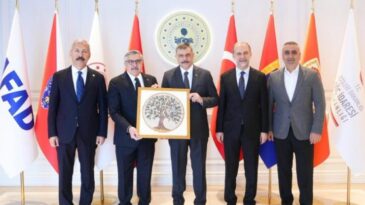 HATAY MİLLETVEKİLLERİNDEN BAKAN ÇİFTÇİ’YE ZİYARET